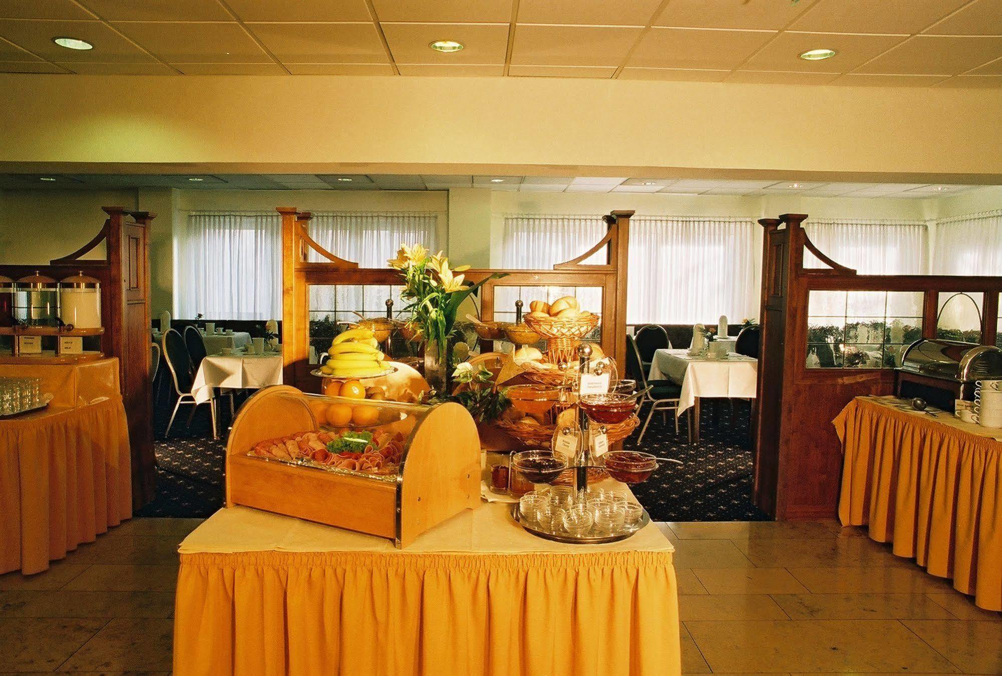 Hotel Excelsior - Central Station Frankfurt am Main Restoran gambar